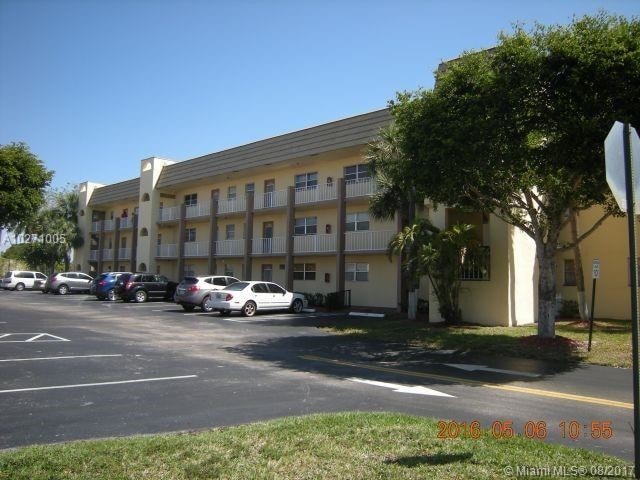 Building Photo - 8600 Sunrise Lakes Blvd