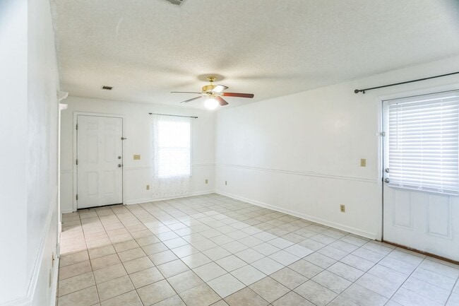 Building Photo - 773 Melissa Dr
