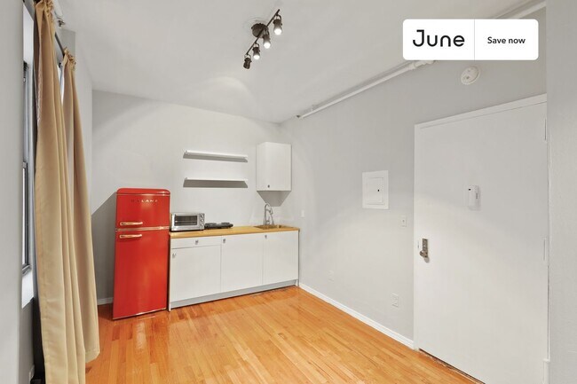 Foto del edificio - 247 W 63rd St