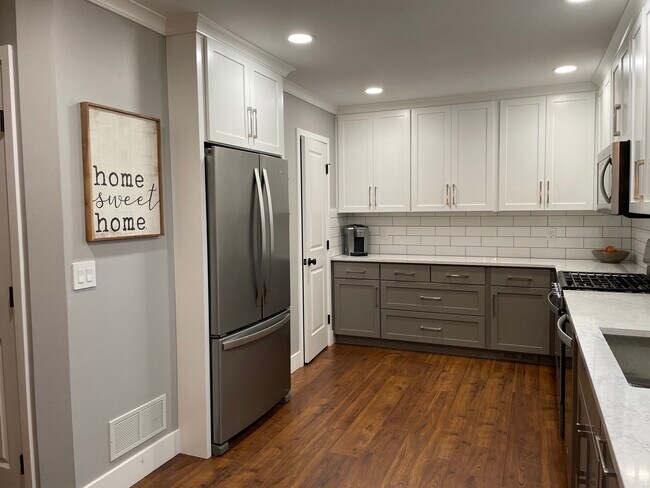 Building Photo - 1819 Chardonnay Dr