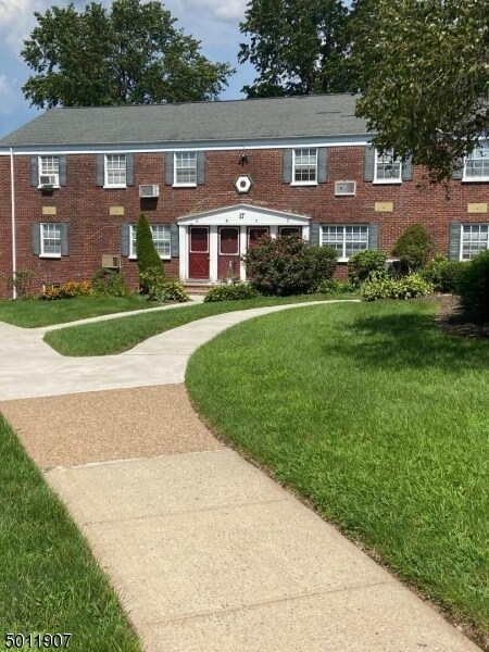 Primary Photo - 17A W Roselle Ave
