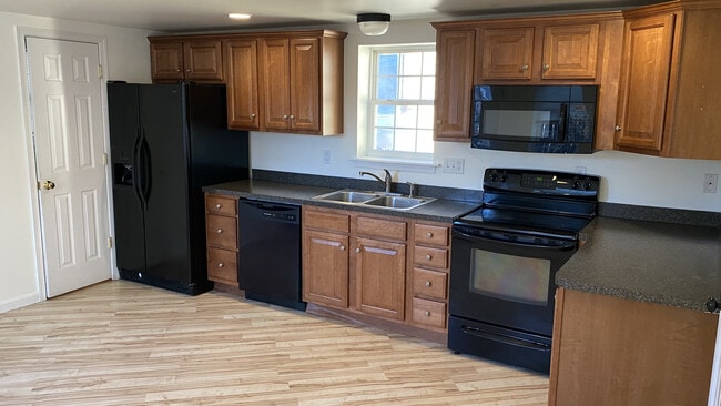 Building Photo - 1294 N Mountain Rd