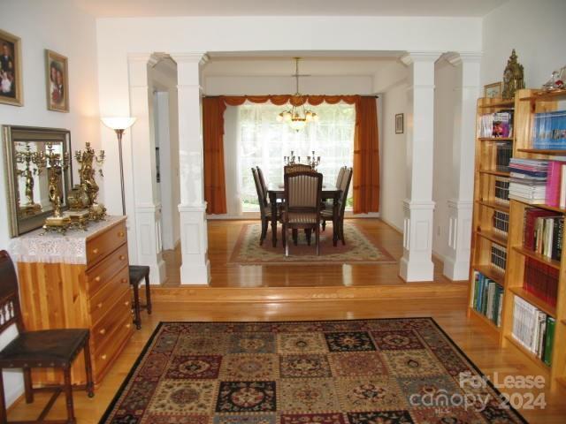 Foto del edificio - 428 River Banks Rd