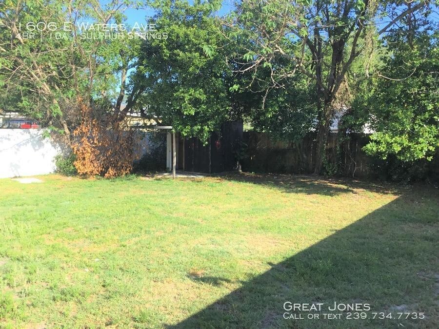 Foto principal - 1606 E Waters Ave