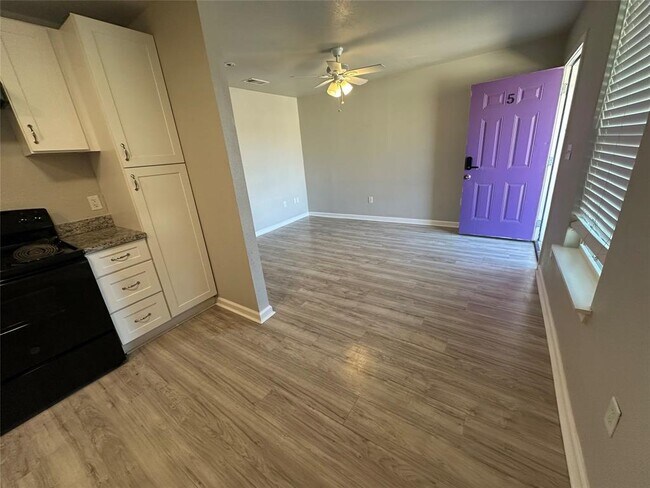 Foto del edificio - 901 Parmer Ave