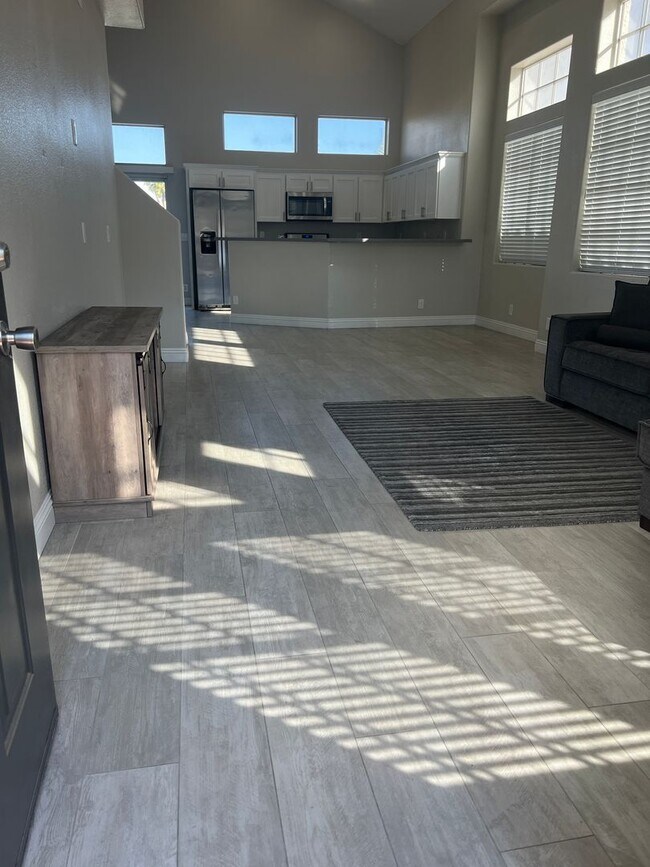 Building Photo - Renovated Green Valley Gated Home