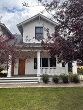 Building Photo - 912 Matheson Way
