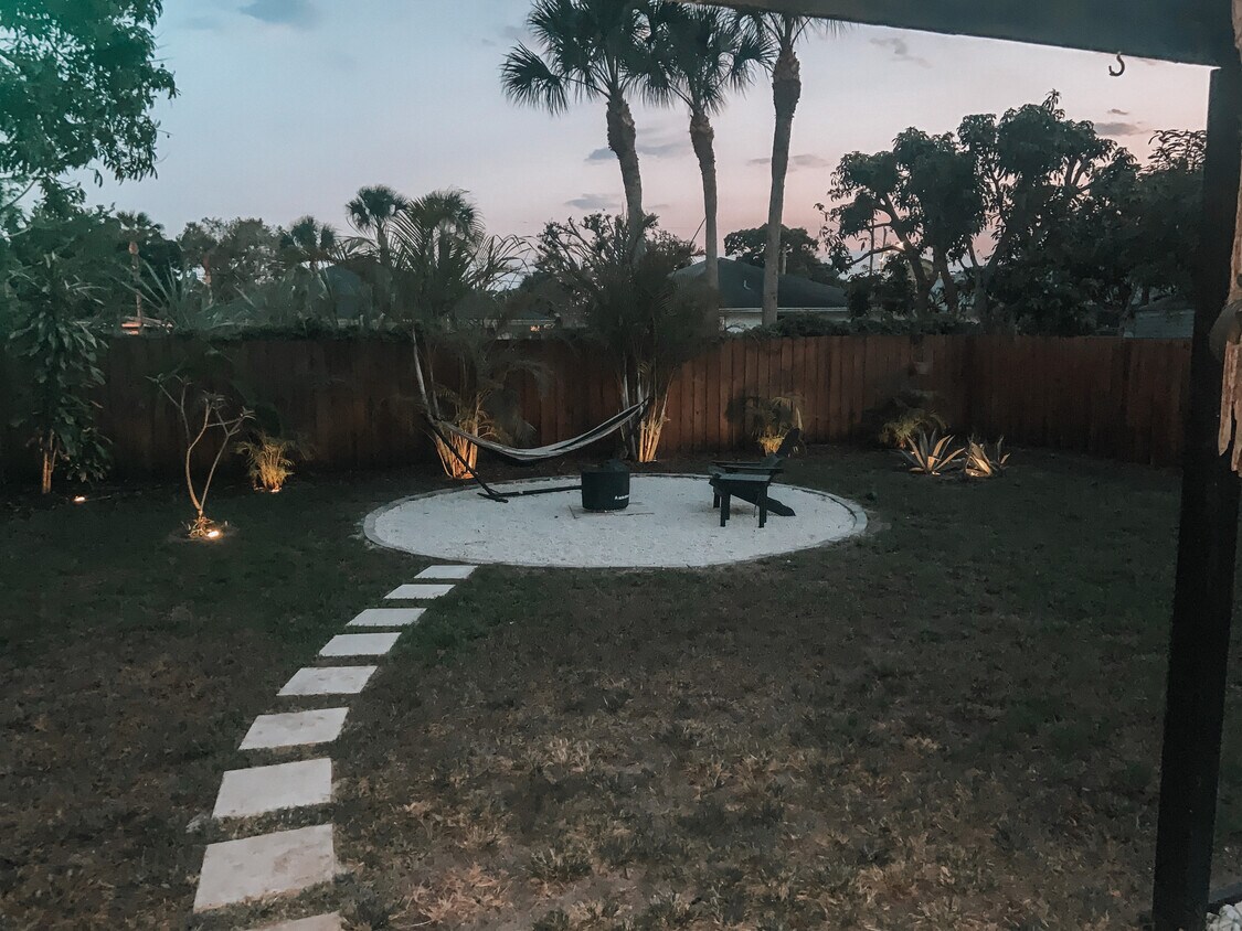 Foto principal - 6856 4th St