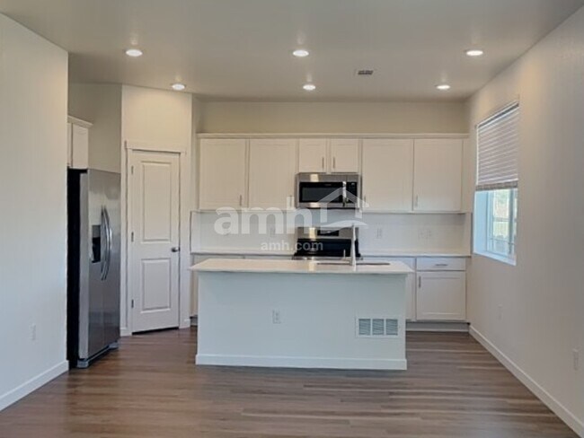 Building Photo - 26162 E Calhoun Pl