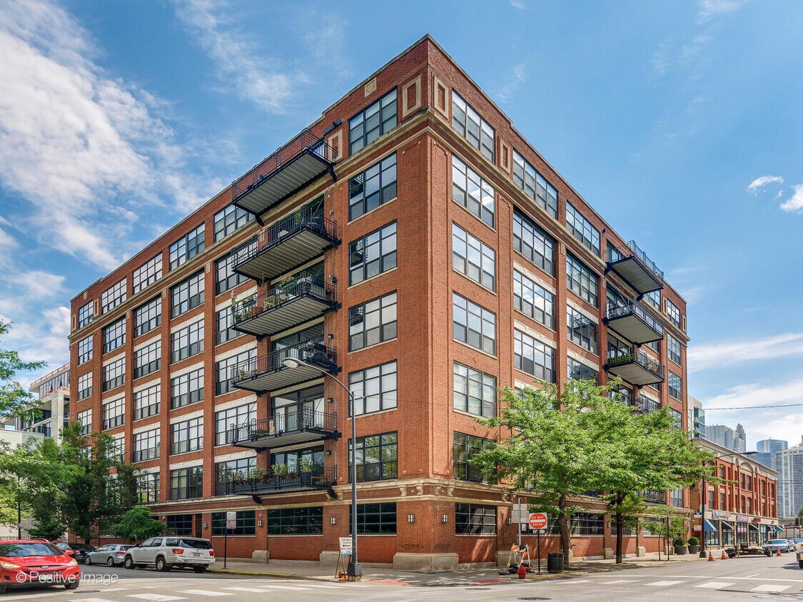 Primary Photo - 850 W Adams St