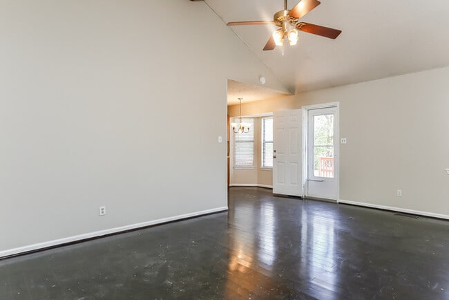 Building Photo - 123 Almond Cove