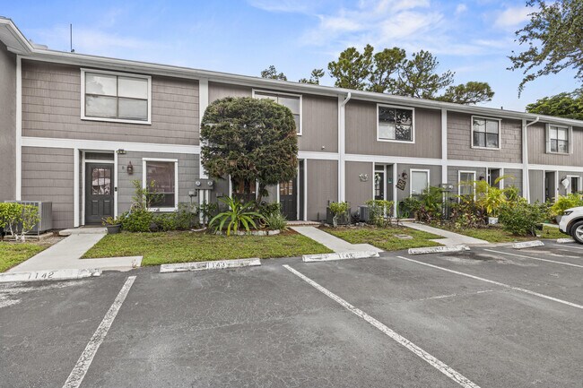 Foto del edificio - 814 Hill Dr