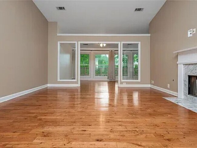 Building Photo - 5022 Anclote Dr