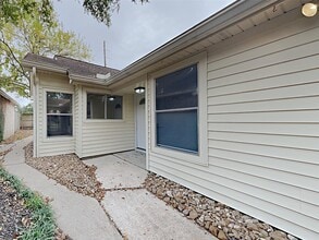 Building Photo - 16031 Hidden Acres Dr