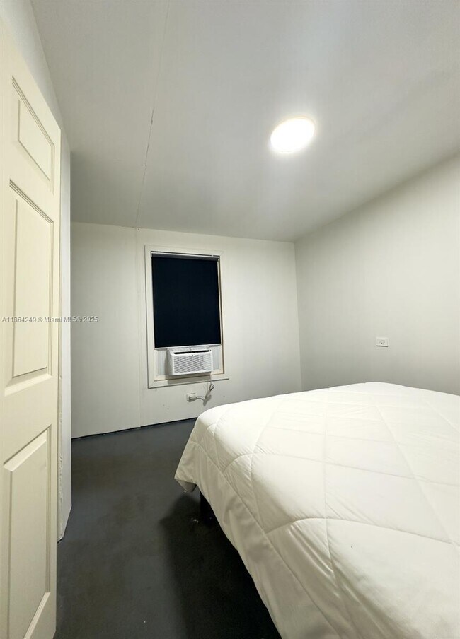 Foto del edificio - 1185 NW 125th St