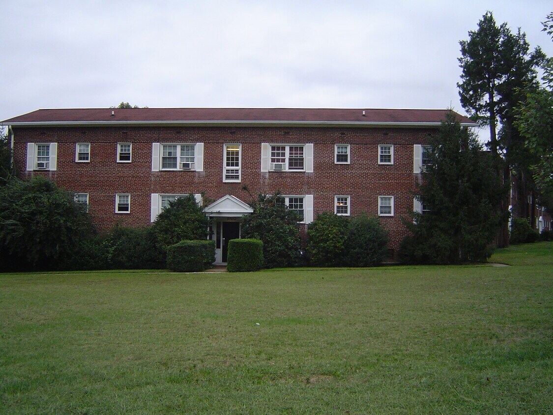 5700 Washington Blvd, Arlington, VA 22205 Apartments in Arlington, VA
