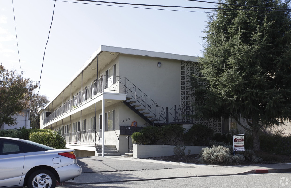 Primary Photo - Hillside Terrace