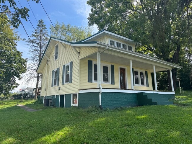 Building Photo - 1 Bedroom 1 Bath Apartment in Greeneville, TN