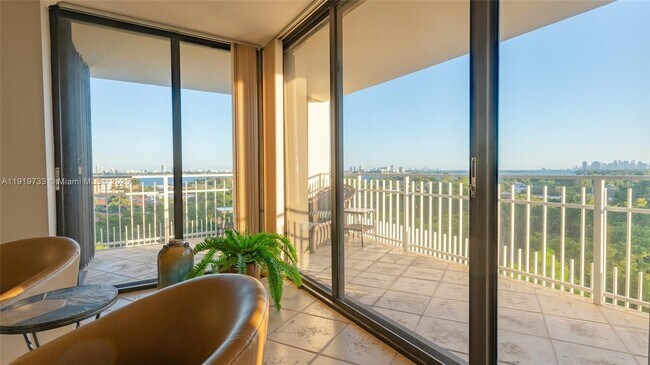 Foto del edificio - 1000 Quayside Terrace