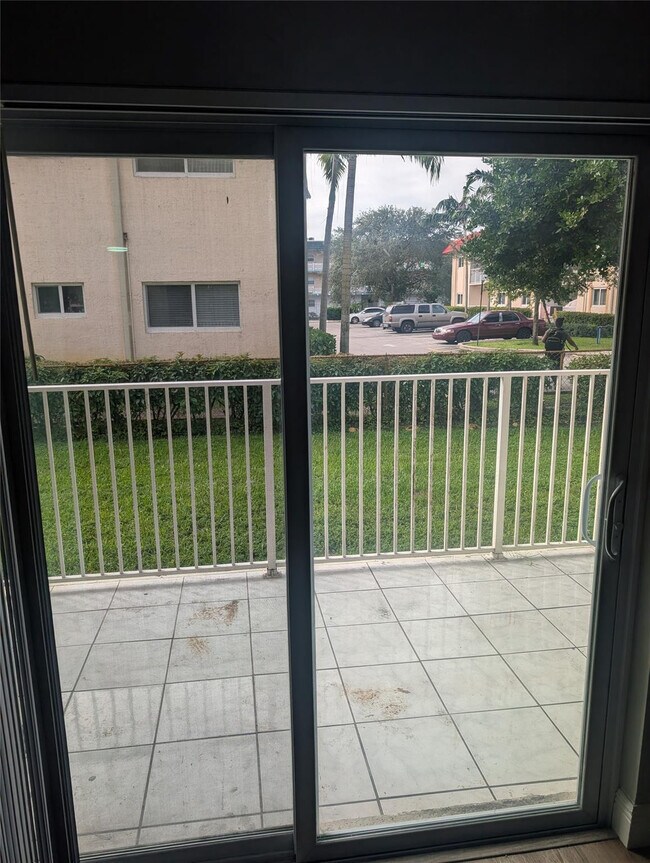 Foto del edificio - 5820 NW 17th Pl