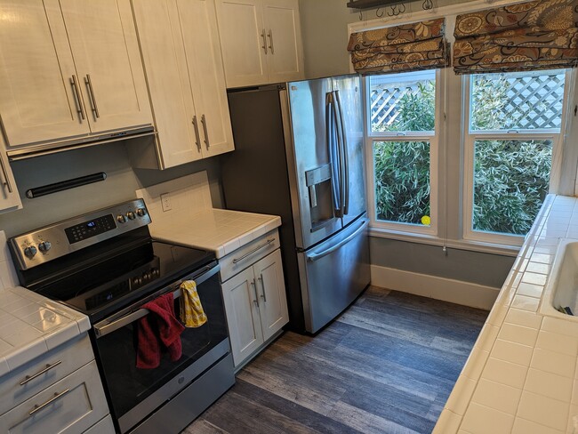 Kitchen - 5420 NE 28th Ave