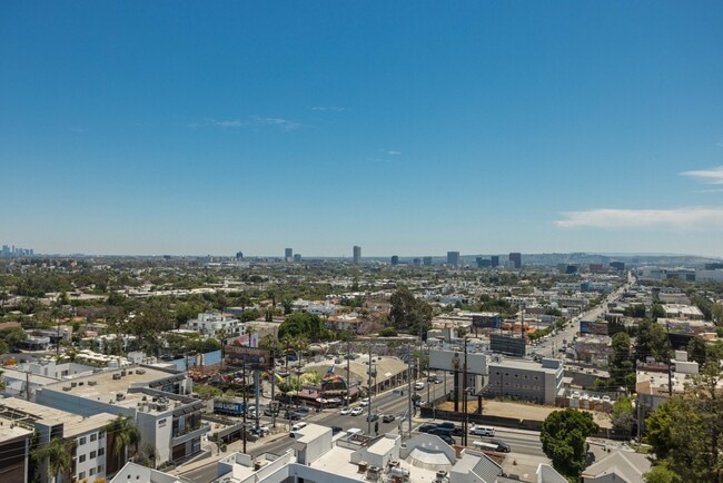 Foto del edificio - 1155 N La Cienega Blvd