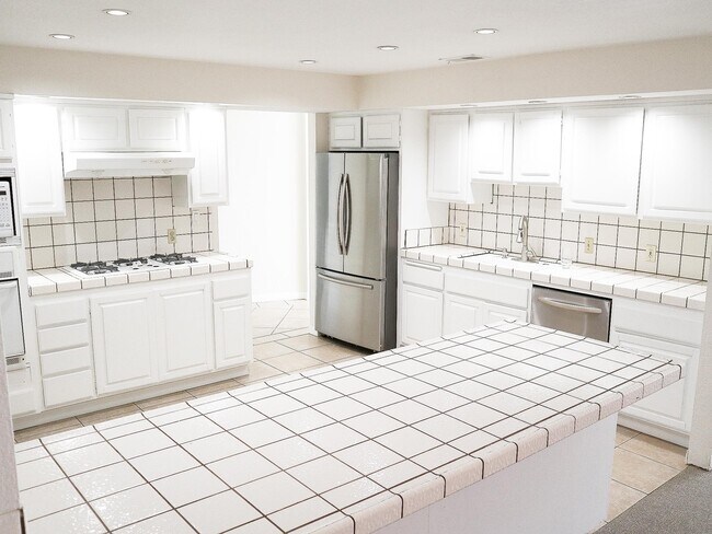 Kitchen - 1531 Cabrillo Ave