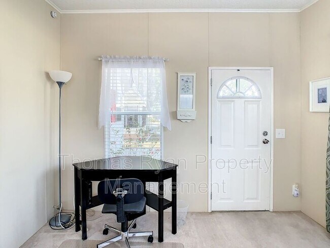 Foto del edificio - 27205 Jones Loop Rd