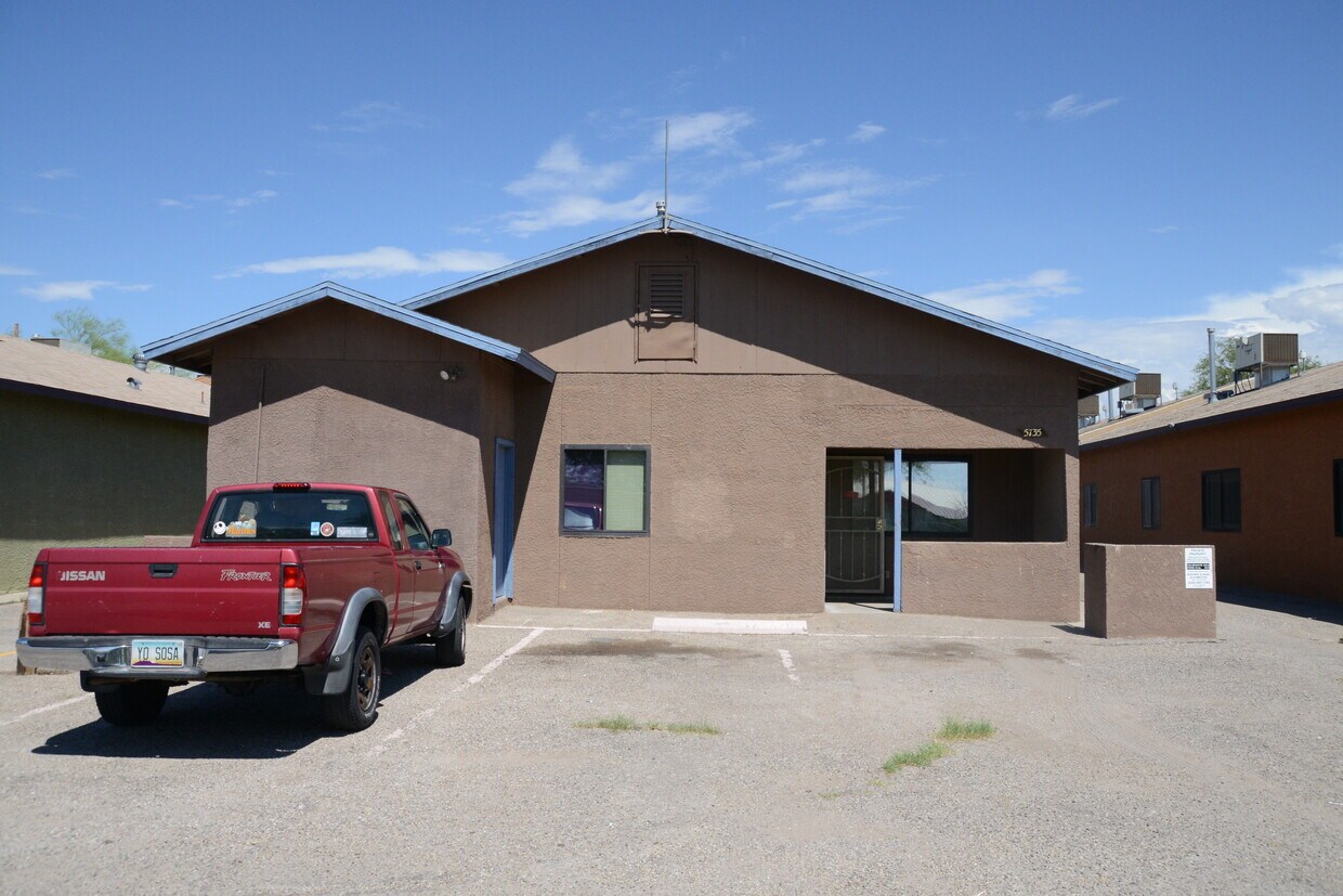 Foto principal - 5735 S Morris Blvd