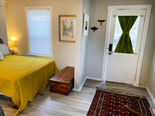 Building Photo - 2716 18th St N