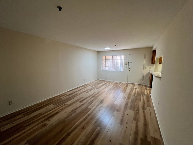 Building Photo - 1517 Rock Glen Ave