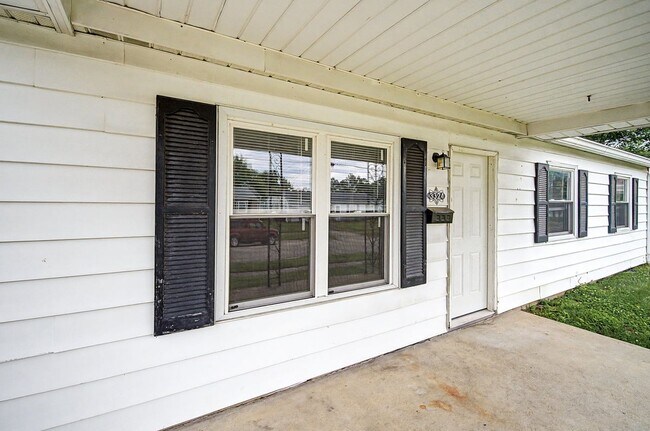 Foto del edificio - 3324 Ainsworth Dr