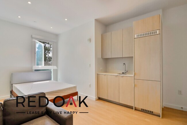 Foto del edificio - 8820 Belford Ave