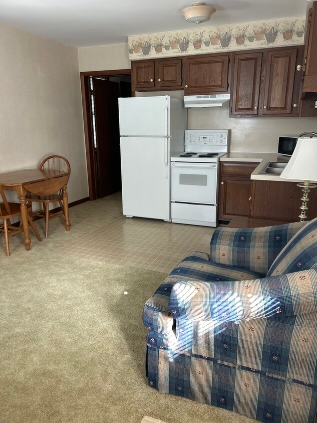 Primary Photo - 214 E Lima St