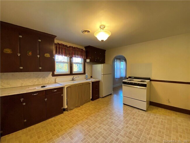 Building Photo - 952 Migeon Ave