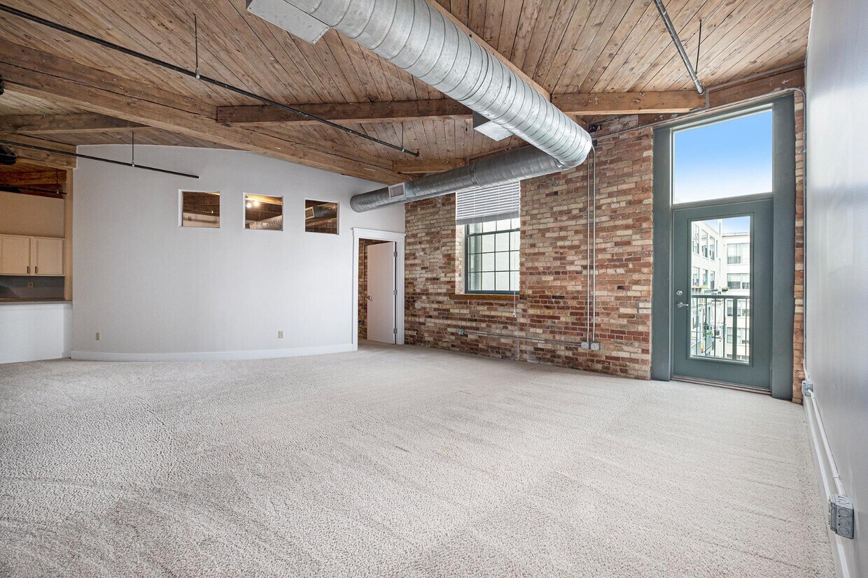 Foto principal - 940 Monroe Ave NW