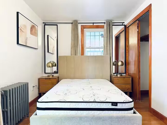 Building Photo - Furnished room/NOT APARTMENT