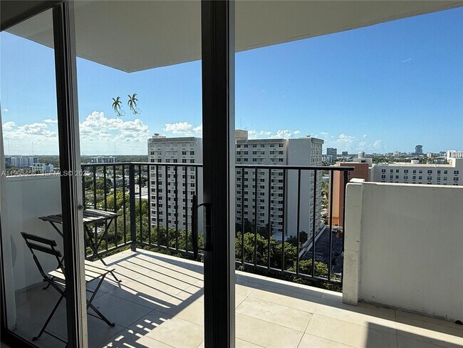 Foto del edificio - 2780 NE 183rd St