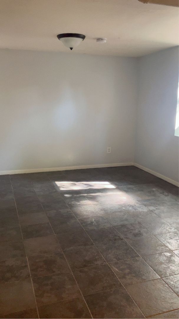 Building Photo - Charming 4-Bedroom Home in Prime Location ...