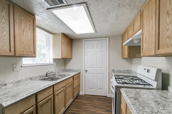 Foto del edificio - 1443 Tarberry Rd