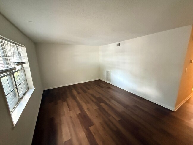 Building Photo - 5805 Hunting Ridge Ln