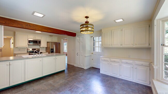 Building Photo - 47 Northview Dr