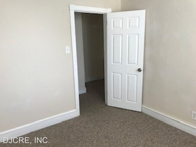 Building Photo - 214 N 54th St