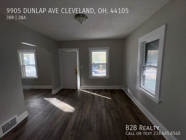 Foto del edificio - 9905 Dunlap Ave