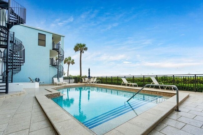 Foto del edificio - 550 NE 21st Ave