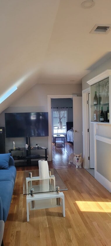 Primary Photo - Easy access to UMASS! Cozy 2 bedroom Walk ...