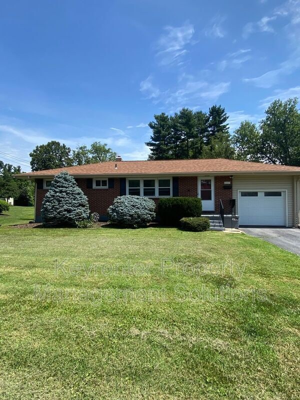Foto principal - 2317 Cortland St