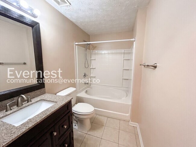 Foto del edificio - 7101 Fairington Ridge Cir