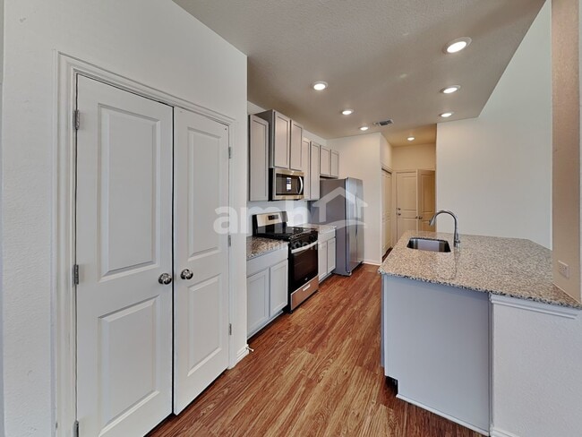 Foto del edificio - 207 Pebble Creek Run