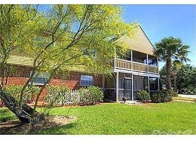 Building Photo - 200 Country Club Dr